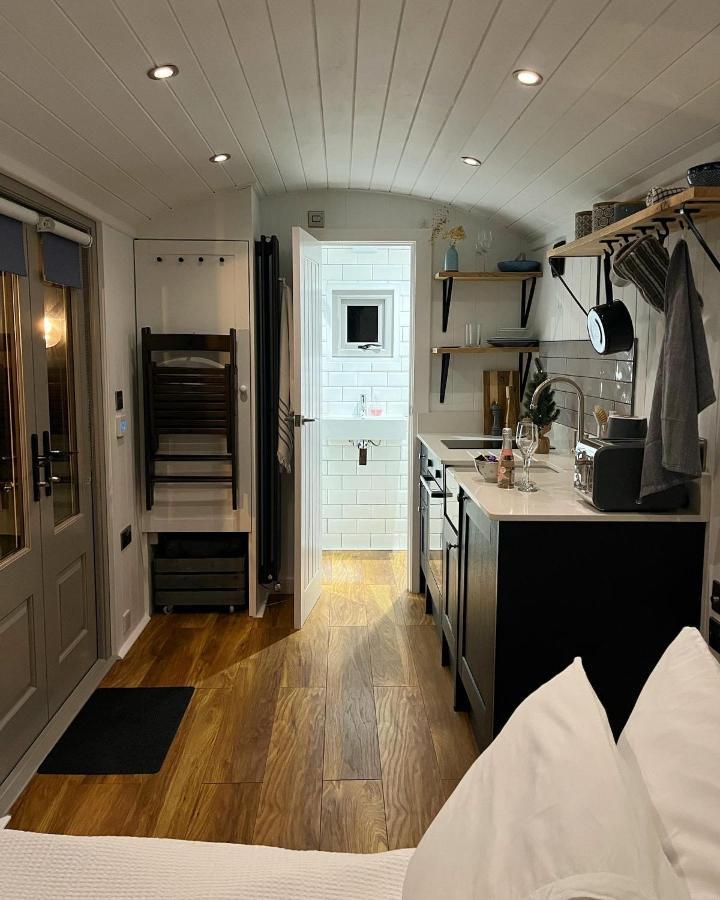 Luxury Shepherds Hut - The Sweet Pea By The Lake York Exterior foto