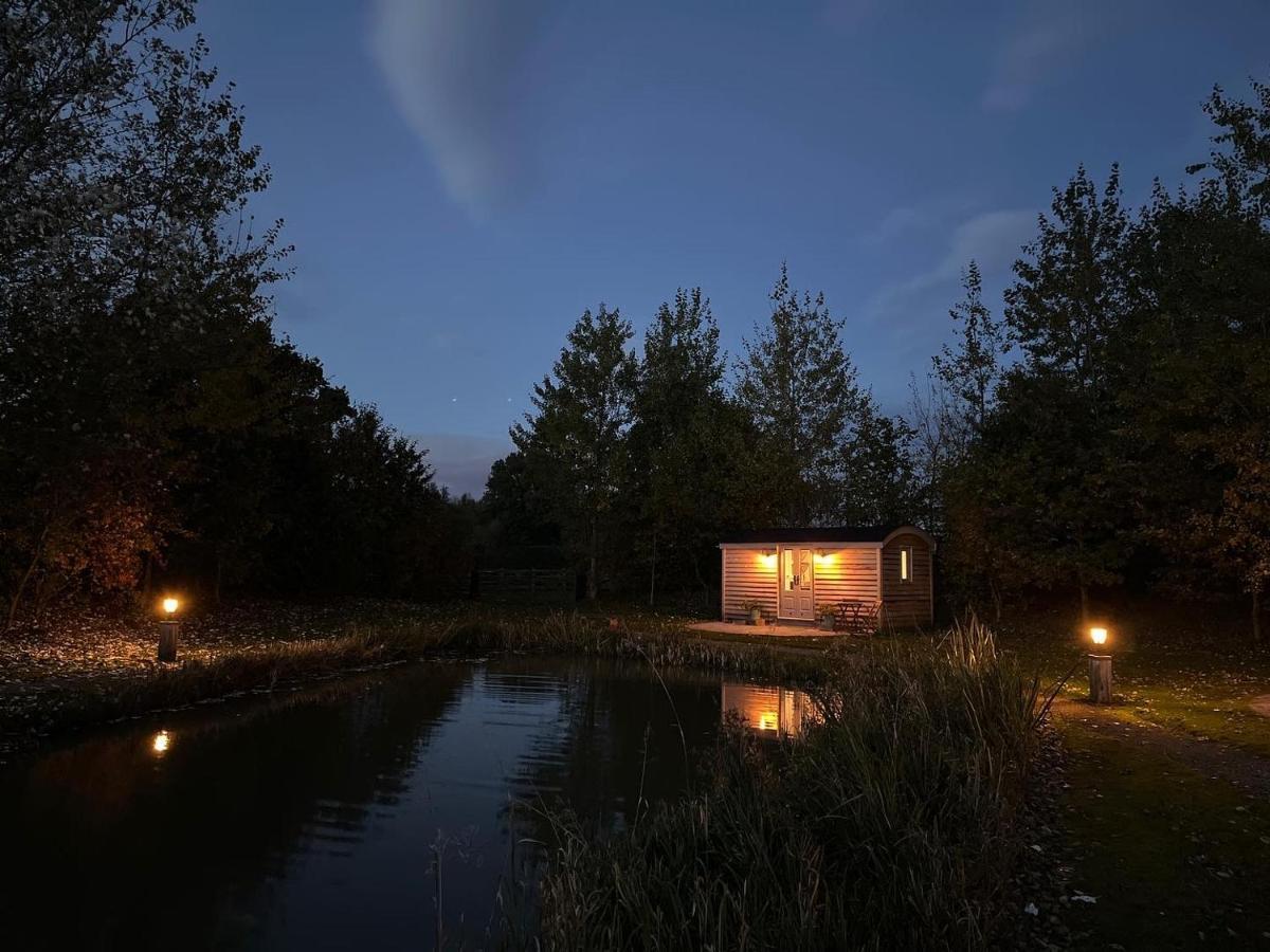Luxury Shepherds Hut - The Sweet Pea By The Lake York Exterior foto